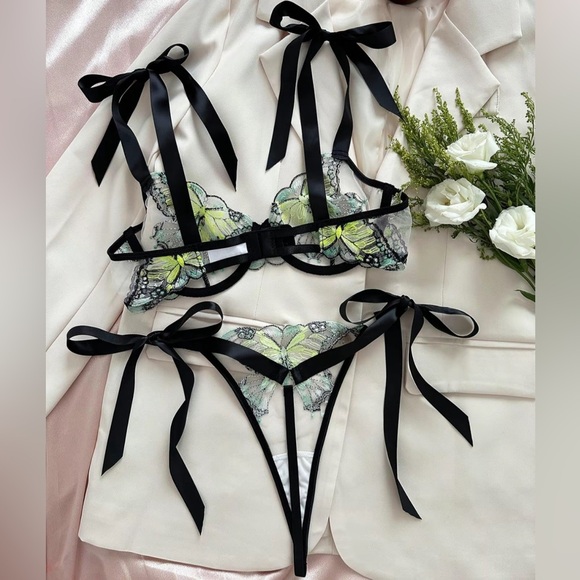 Butterfly Lingerie Set - Picture 3 of 4